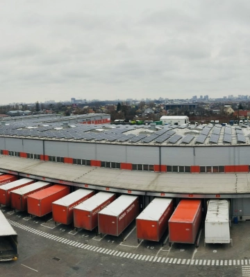 "Нова пошта" запустила електростанцію на даху термінала у Києві (ФОТО)