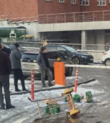 Водій здавав назад: у Львові мікроавтобус збив неповнолітнього