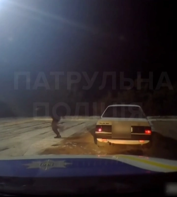 Втікав через поле: біля Костополя затримали нетверезого водія (ВІДЕО)