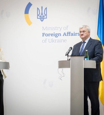 До Києва прибула очільниця МЗС Ісландії