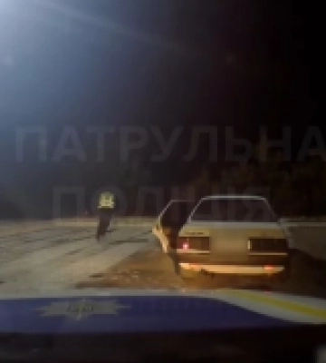 Не втік, хоча намагався: патрульні затримали нетверезого водія