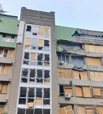 Під російські обстріли в Херсонській області потрапили маршрутка та авто поліцейських (ФОТО)