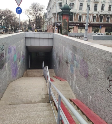 Вандали розмалювали підземний перехід в центрі Одеси 