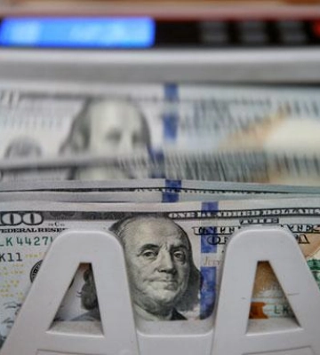 Долар і євро на шляху до паритету після інавгурації Трампа – Bloomberg