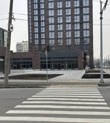У Дніпрі на місці колишнього кінотеатру &quot;Салют&quot; завершено благоустрій площі
