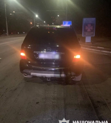 У Черкасах автомобіль Mercedes-Benz ML 350 на пішохідному переході збив 18-річну дівчину