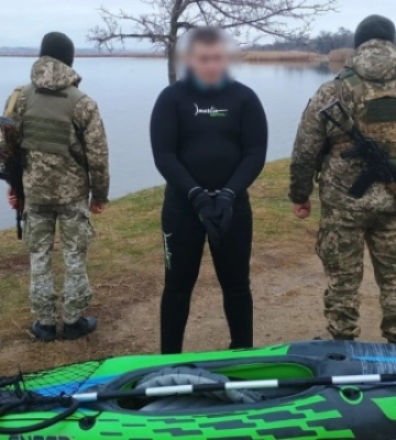 Прикордонники затримали на Одещині порушника на надувному каяку