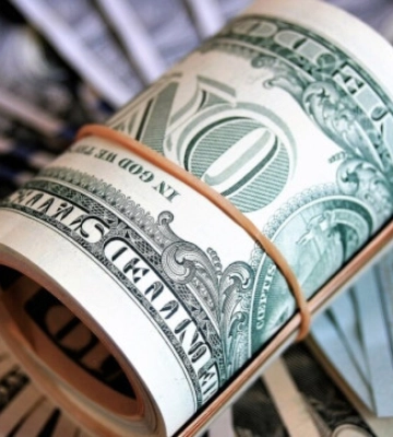 На Рівненщині молодики купили авто за підроблені долари та перепродали його