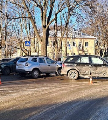 У Сумах 73-річний водій влаштував потрійну ДТП