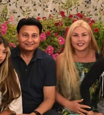 Камалія показалася з ексчоловіком та доньками у Києві: як сім'я провела час