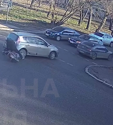 На перехресті у Кропивницькому сталася ДТП з мопедом та легковиком