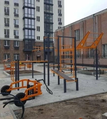У Дніпрі встановлюють новий сквер: будуть дитячий та спортивний майданчики