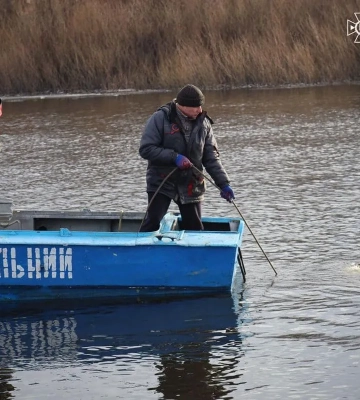 На Чернігівщині вже кілька днів шукають зниклого на річці 7-річного хлопчика: залучили дрони