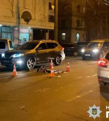У Полтаві під колесами легковика загинув чоловік, який переходив дорогу поза переходом