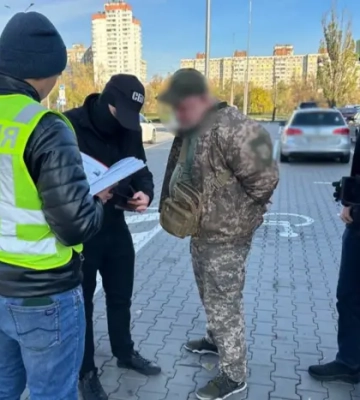 Переправлення ухилянтів за кордон: правоохоронці проводять понад 600 одночасних обшуків