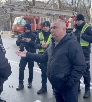 «Люди просять!», — головний озеленювач Миколаєва пояснив, навіщо пиляє платани на Соборній