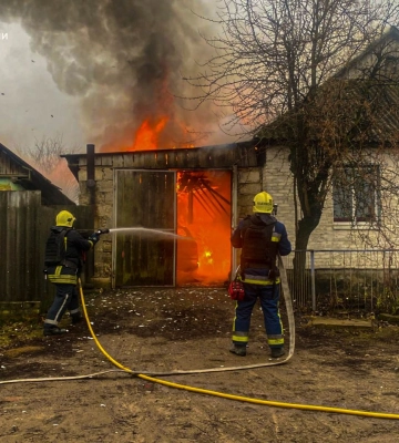 У Глухові вогнеборці врятували житловий будинок (відео)