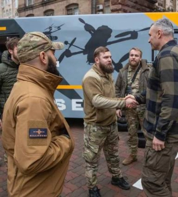 Мобільну школу навчання керуванню FPV-дронами передав ЗСУ Київ