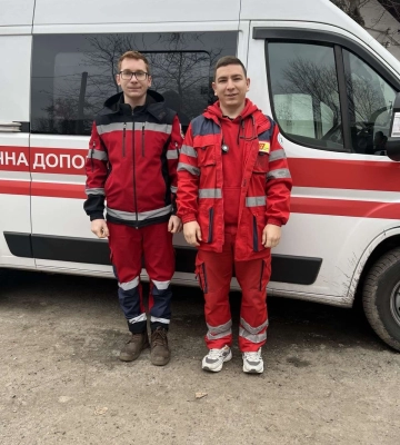 У Дніпрі жінка вижила після падіння з 10 поверху: медики розповіли про її стан
