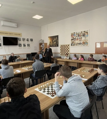 В гості до юних мукачівських шахістів завітав львівський майстер спорту