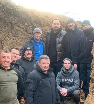 Рівняни будуть оборонні рубежі на Дніпропетровщині, в сторону якої наступає армія Росії