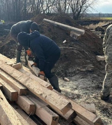 Будівельники з Рівненщини облаштовують оборонні рубежі на Сході країни