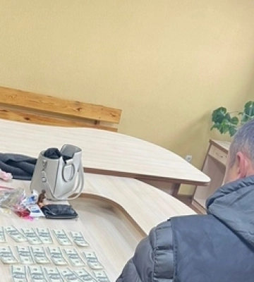 На Сумщині на хабарі у $3000 затримали працівницю ТЦК 