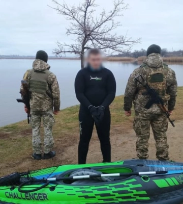 На Одещині прикордонники затримали ухилянта на каяку