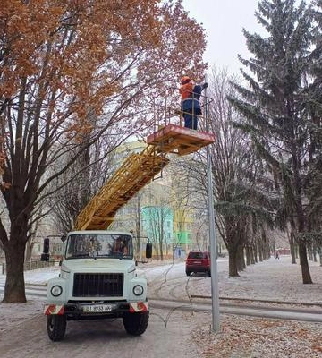 У Полтаві на вулиці Героїв України встановили сучасні LED-ліхтарі