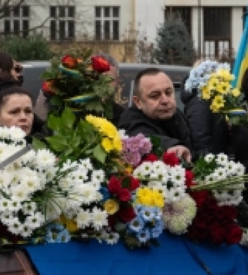 В Ужгороді попрощалися із загиблим захисником Сергієм Подвичем