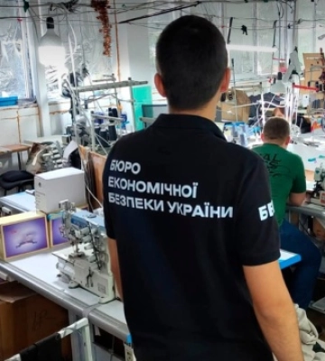 На Одещині БЕБ викрило підпільні цехи, де шили підробки відомих брендів