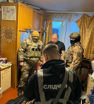 У Харкові місцевому жителю повідомлено про підозру у збуті боєприпасів. ФОТО