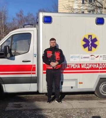 Полтавські медики отримали сучасні авто для перевезення важкопоранених