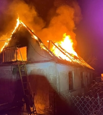 Дах згорів: у Рожищі вночі сталася пожежа 