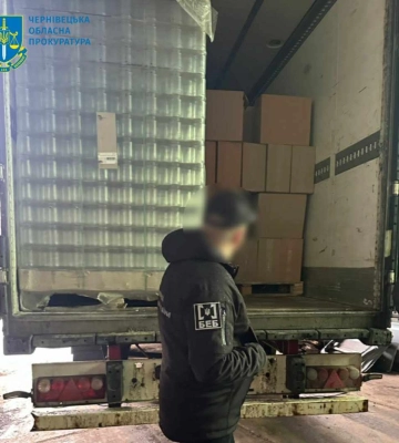 Трьох учасників схеми контрабанди тютюнових виробів до ЄС засуджено на Буковині, - прокуратура