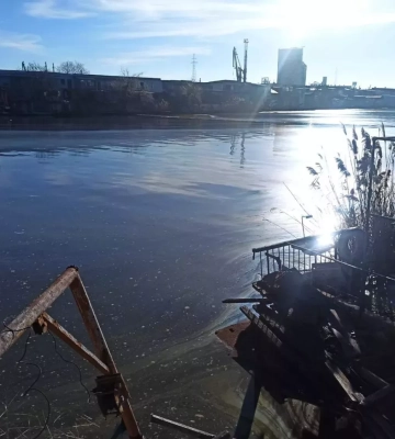 З річки Південний Буг відкачали вже 119 тонн олії: триває ліквідація обстрілу Миколаєва