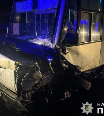 Внаслідок ДТП за участі автобуса травмовані семеро людей