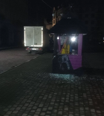 У Франківську затримали львів’янина, який розбив різдвяну шопку (ФОТО)