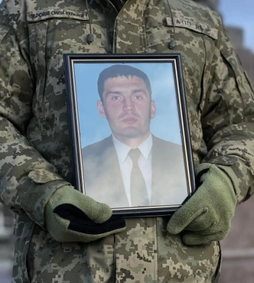 Був у запасі і пішов добровольцем: Рівне попрощається з кадровим військовим, який загинув на війні
