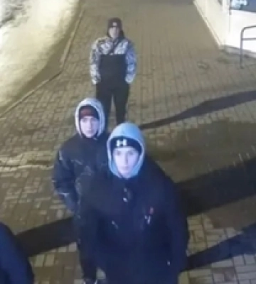 У Луцьку розшукали підлітків, які вкрали камеру на зупинці