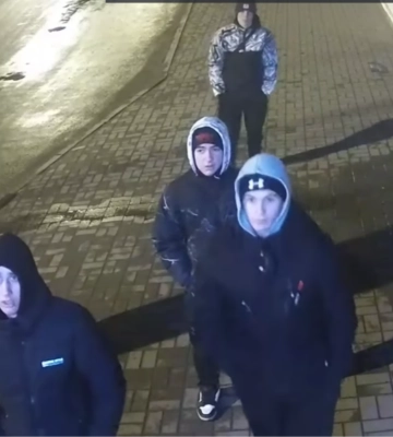 У Луцьку розшукали підлітків, які вкрали камеру на зупинці
