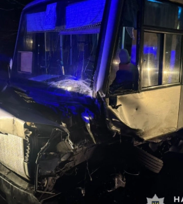 На Львівщині зіткнулися легковик та автобус – пасажири в лікарні