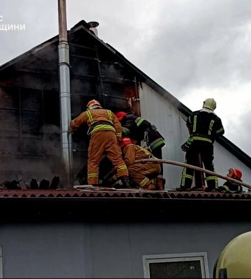 На Сумщині рятувальники двічі ліквідовували пожежі в житловому секторі