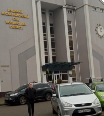 Чорнобилець напав на керівницю департаменту Луцькради у її службовому кабінеті: як суд покарав чоловіка