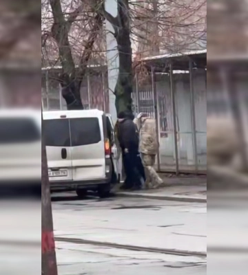 У ТЦК пояснили інцидент із затриманням чоловіка у Києві біля метро