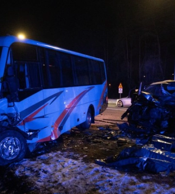 У Києві зіткнулись маршрутний автобус і мінівен, є загиблі та поранені