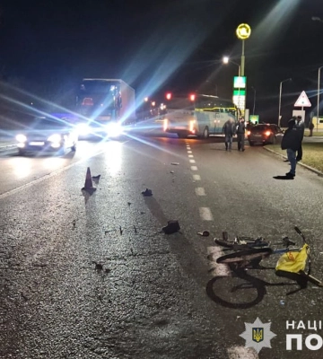 На Львівщині помер у лікарні літній велосипедист, якого збив автобус Mercedes-Benz 304. ФОТО