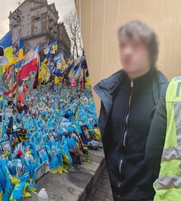 Киевлянин пытался поджечь флаги, установленные погибшим военным на Майдане