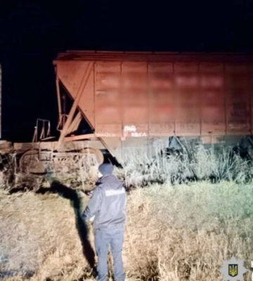 Помер дорогою в лікарню: на Одещині вдарило струмом 12-річного хлопця, який виліз на вагон потяга