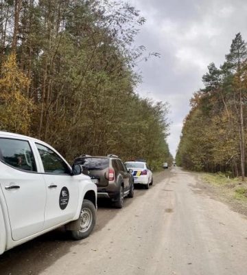 На Рівненщині вилучили трактор із незаконною деревиною